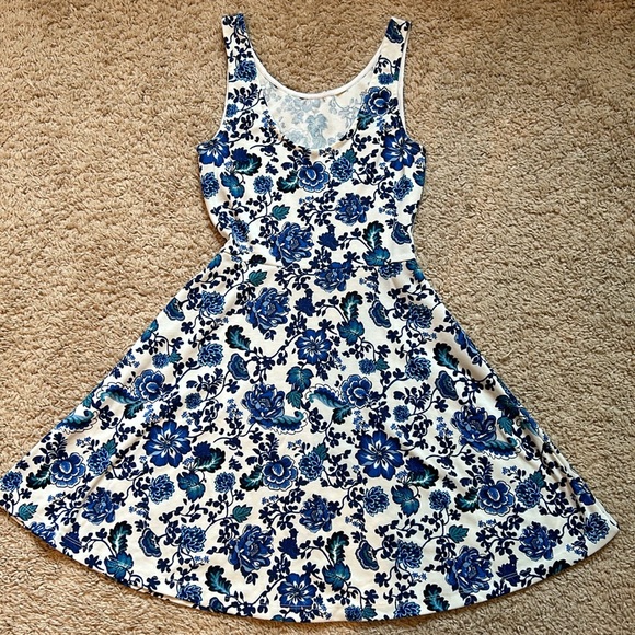 Blue & White Floral Dress H&M - Picture 3 of 5
